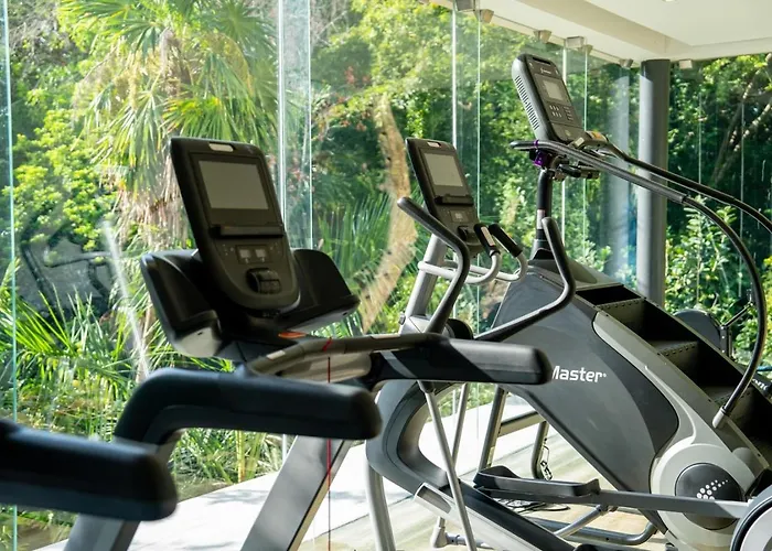 3br Luxury W/ Private Rooftop Pool & Gym
