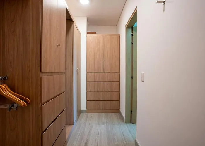 3br Luxury W/ Private Rooftop Pool & Gym