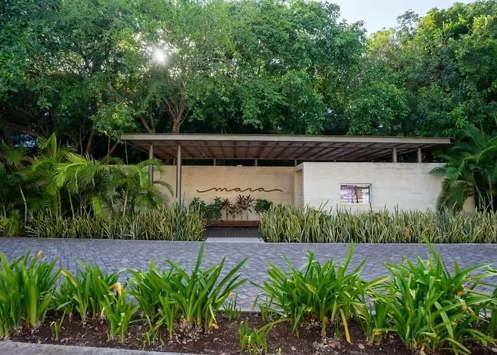 3br Luxury W/ Private Rooftop Pool & Gym